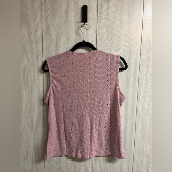 Flower Lacey V-neck tank top - Picture 3 of 4